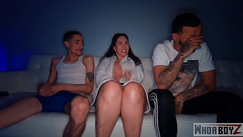 Preview 2 of Mesum Penjara - stepmother fucked her stepsons after seeing there big dicks