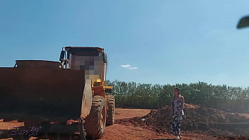 Preview 3 of Kassal Sex - EU FAZENDO A GAROTA PERDIDA NO MEIO DO MATO COM OS PE&Atilde_O NO INTERIOR DE SP FUDENDO COM 2 NO MATO E NO TRATOR VEJA COMPLETO NO X.RED