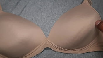 Preview 1 of Pinay Domestic Helper Fuck - Me vengo en el bra preferido de mi amiga