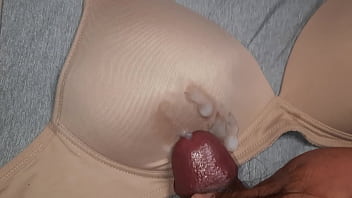 Preview 4 of Pinay Domestic Helper Fuck - Me vengo en el bra preferido de mi amiga