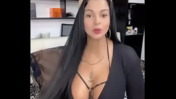 Preview 1 of Suni Luan - Quien tiene m&aacute_s videos