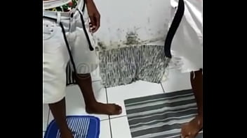Preview 2 of Leonardo Tano - Ganhei presente dos meus novinhos mas o que eu queria mesmo era ver um comendo o cuzinho do outro e eu CONSEGUI !!! COMPLETO NO RED