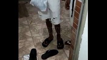 Preview 1 of Leonardo Tano - Ganhei presente dos meus novinhos mas o que eu queria mesmo era ver um comendo o cuzinho do outro e eu CONSEGUI !!! COMPLETO NO RED