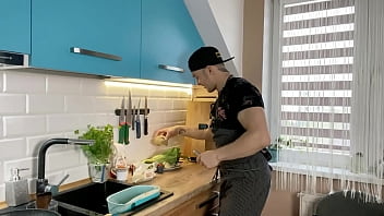 Preview 1 of Momisa Xxx Porn Video - Bad Volodya i jego spos&oacute_b na ryż po azjatycku. Gotowanie i ruchanie
