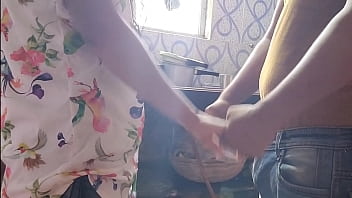 Preview 2 of Gorgoues Girl - देसी भाभी ने अपने यार के साथ मज़ा लिया किचन में