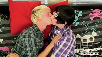 Preview 1 of Nalbari Cloge Gril Sex Video - European emo twinks Max Brown and Andy Roberts anal breed