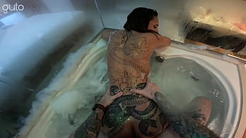 Preview 2 of Playboy Tv Foursome Video 2 - gostosa mostra tudo na banheira comeca a fuder e logo pede pra ir pra cama pra fuder com biamorenamg