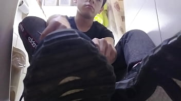 Preview 1 of Trk Bears - ENJOY MY SWEATY FEET WITH CUMSHOT