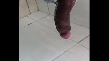 Preview 2 of Lesbian Goose - Chuveirada depois da ensaboada