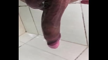 Preview 3 of Lesbian Goose - Chuveirada depois da ensaboada