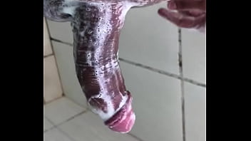 Preview 1 of Lesbian Goose - Chuveirada depois da ensaboada