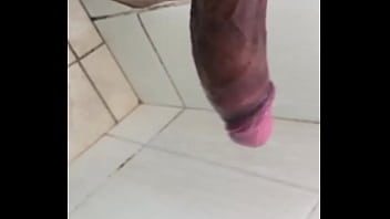 Preview 4 of Lesbian Goose - Chuveirada depois da ensaboada
