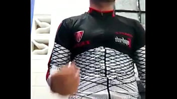 Preview 4 of Ansk Kecil - una paja despues del gym
