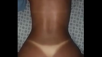 Preview 3 of Kerala Girl Pissing - Socando tudo no cu bronzeado da minha prima