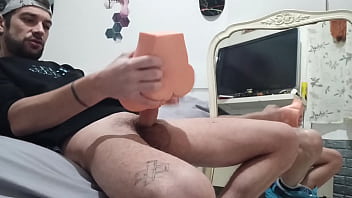 Preview 1 of Heres My - Bony Babyron dans un solo efficace et juteux | Gaysight.com