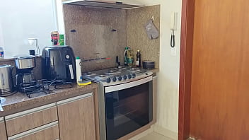 Preview 3 of Licra Ass - loira gostosa na cozinha