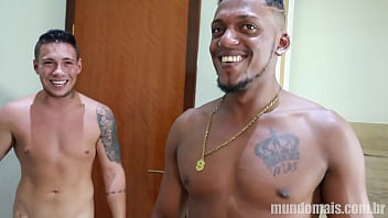 Preview 4 of Pornsex Hd Video - Dois amigos trepam e se exibem para um VOYEUR  que n&atilde_o aguenta e cai na putaria.