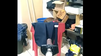 Preview 1 of Laro Ng Mga Bata - Short de Cuero para meterme la verga