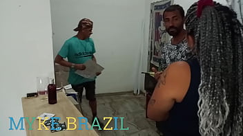 Preview 1 of Mu Sex - Fanny prado oficial1 veja o que essa gata aprontou. O patr&atilde_o vai trabalhar e deixa a empregada para fazer almo&ccedil_o para o azulejista s&oacute_ e ela n&atilde_o resistiu e deu pra ele bem gostoso enquanto o patr&atilde_o estava no trabalho.