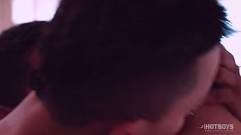 Preview 2 of Amiu Lee - Chamando o boy do Grindr pro menage