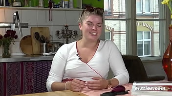 Preview 1 of Sxsx Video D - Azubi aus D&uuml_sseldorf masturbiert leidenschaftlich vor Kamera