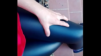 Preview 1 of Sexy Bigest Group Sex Xxx - Spa&szlig_ mit Leder leggings