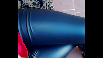 Preview 4 of Sexy Bigest Group Sex Xxx - Spa&szlig_ mit Leder leggings