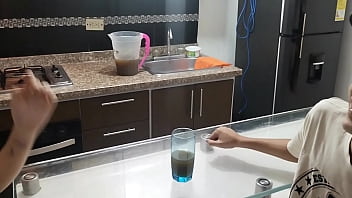 Preview 2 of Hd Kartoon - ME FOLLE A MI HERMANASTRA EN LA COCINA (PARTE1)