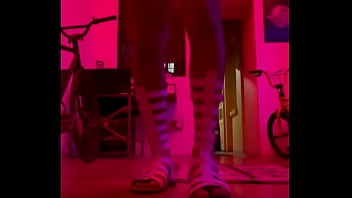 Preview 4 of Bile Family - July bailando como jotita