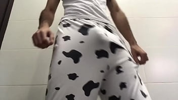 Preview 1 of Dress M - BATENDO PUNHETA NO BANHEIRO