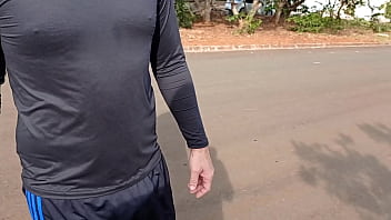 Preview 2 of Force Sance - Raquel sem m&aacute_scara pagando boquete para desconhecido no meio da rua durante o dia