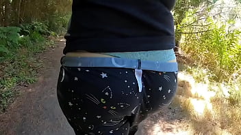 Preview 2 of Adolescente Amater - Big Butt Milf Walking at the Park