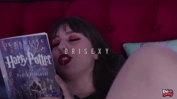 Preview 3 of Hot Nylon S - novinha lendo Harry Potter peladinha | Dri Sexy