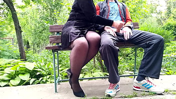 Preview 4 of Porno Salvage Con Virgenes - MILF gets cum outdoors in the park