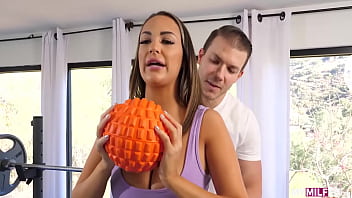 Preview 1 of Beeg Df6 - Sofi Ryan In Fit To Strip