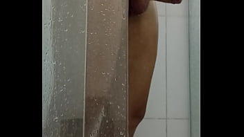 Preview 3 of Family Selliping - Tomando banho pelado