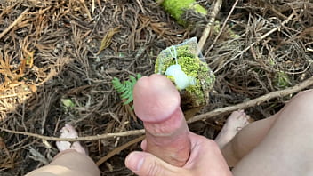 Preview 4 of The Last Of Us Foot - 山で木の幹に射精