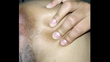Preview 2 of Girls Fur Pie - Se abre las nalgas para mostrar su interior