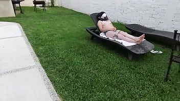 Preview 1 of Vwodbriwj - grabe a mi cu&ntilde_ada tomando el sol desnuda y masturbandose en el jardin