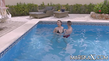 Preview 1 of Hd Wonderful Sex Sexs - MARISKAX Luna and Mariska share a cock poolside