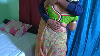 Preview 2 of Xem Phim Sex Nguoi Lun Dit Nhau - Noughty babi desi romance foreplay and fucked on bed by her brother-in-law