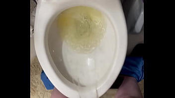 Preview 2 of Pussy Likiing - Huge Piss 2