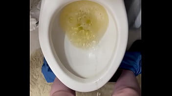 Preview 4 of Pussy Likiing - Huge Piss 2