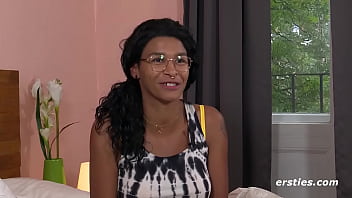 Preview 1 of Dhaka Niece Uncle - Glasdildo und Auflegevibrator f&uuml_r eine nette Deutsche