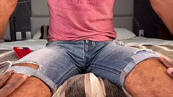 Preview 1 of Video Of Girlfriend At Holiday - O macho argentino me colocou pra mamar