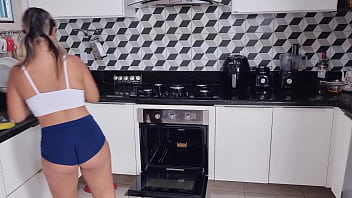 Preview 2 of West Coast Latina Dulcea - Fiquei presa limpando a cozinha,  e o safado do empregado veio me ajudar !