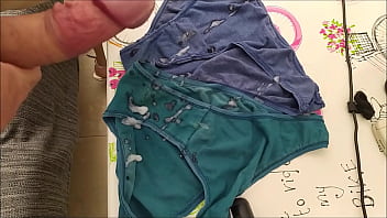 Preview 3 of Mom Abuses Kid - corrida en bragas de mi mujer 228
