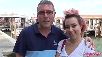 Preview 1 of Sharif Khan Xxx - Margherita Fuxia fa un pompino in macchina e poi si fa scopare sopra un trattore