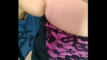 Preview 1 of Alexis Sexx - Chupando pezones mientras mira la tv
