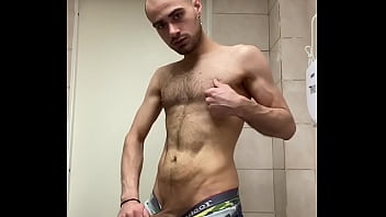 Preview 2 of Mom Sex Pala - Zeus is having fun in the warehouse.
